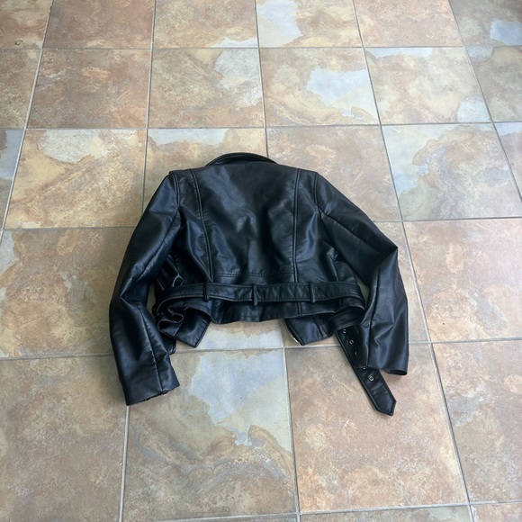 Zara crop Leather jacket - Picture 2 of 2